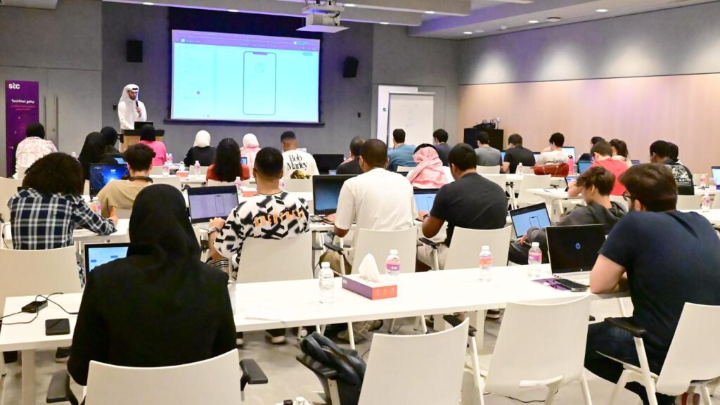 التدريب الإلكتروني أم التدريب الحضوري: أيهما أفضل في 2026؟